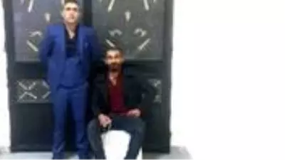 Yolda durdurdukları çifti dövüp kıza tecavüz eden caniler, şantaj yapmak için çıplak fotoğraflarını çektiler Yolda durdurdukları çifti dövüp kıza tecavüz eden caniler, şantaj yapmak için çıplak fotoğraflarını çektiler