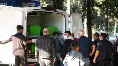 Yunan gemisinin çarptığı teknedeki balıkçılar, kazaya kamarada uyurken yakalanmış (3) Yunan gemisinin çarptığı teknedeki balıkçılar, kazaya kamarada uyurken yakalanmış (3)