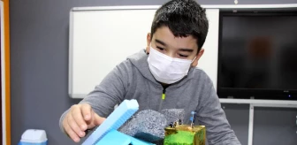 11 yaşındaki öğrencilerden depremde hayat kurtaracak proje: 'Yaşam yatağı'