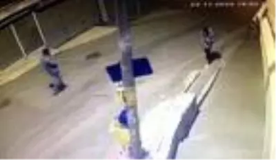 Ankara'da çocuğun telefonunu gasbeden şüpheli, tutuklandı Ankara'da çocuğun telefonunu gasbeden şüpheli, tutuklandı