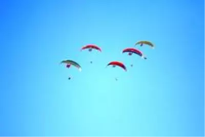 Antalya semalarında Türk ve Azerbaycan bayrakları dalgalandı Antalya semalarında Türk ve Azerbaycan bayrakları dalgalandı