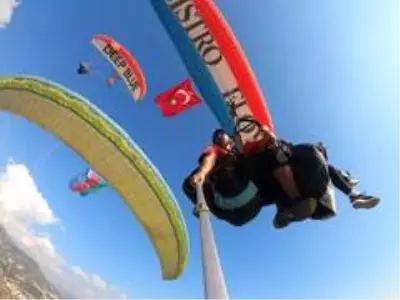 Antalya semalarında Türk ve Azerbaycan bayrakları dalgalandı Antalya semalarında Türk ve Azerbaycan bayrakları dalgalandı