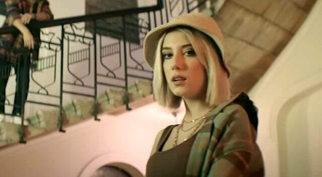 Berfin Mis & Enfo 'Hepimizi Tanır İstanbul' şarkı sözleri! Berfin Mis kimdir?