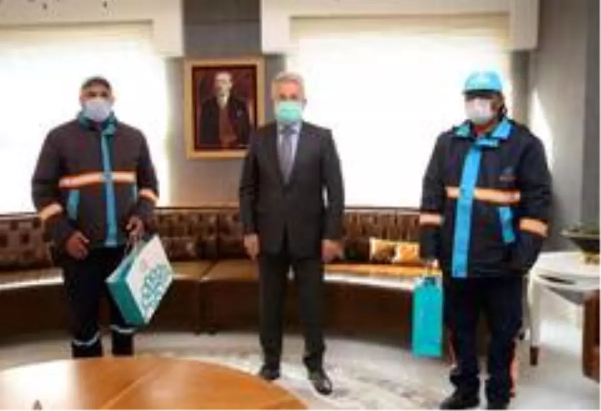 Erdem'den temizlik işçilerine ödül