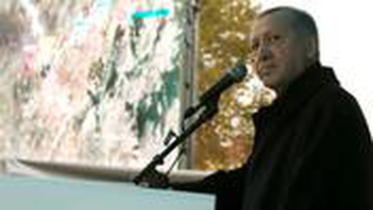 Erdoğan, miting için gittiği Tekirdağ'da alandaki kalabalığa sosyal mesafe uyarısı yaptı