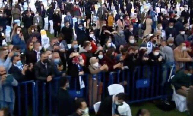 Erdoğan, miting için gittiği Tekirdağ'da alandaki kalabalığa sosyal mesafe uyarısı yaptı