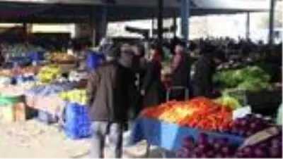 Esnafın pazar yerlerine HES koduyla giriş denetimi yapıldı Esnafın pazar yerlerine HES koduyla giriş denetimi yapıldı