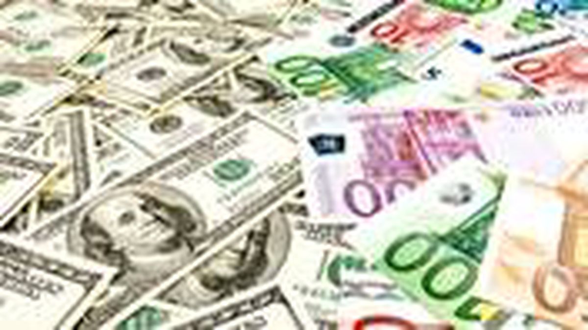 Güne düşüşle başlayan dolar 7,66 lira seviyesinde işlem görüyor