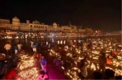 Hindistan'daki Diwali Işık Festivali'nden renkli görüntüler