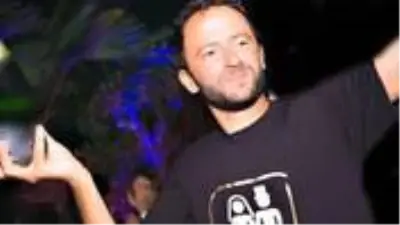 İtalyan teknoloji milyoneri 18 yaşındaki genç kıza cinsel istismarda bulunduğu gerekçesiyle gözaltına alındı İtalyan teknoloji milyoneri 18 yaşındaki genç kıza cinsel istismarda bulunduğu gerekçesiyle gözaltına alındı
