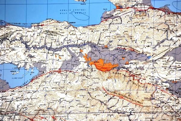 İzmir'i vuran deprem sonrası uzmanlar o bölgeyi işaret etti: Katil fay, tüm Marmara'yı etkileyecek