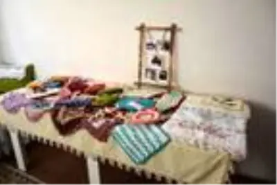 Kanserden kaybettiği annesi için sergi açtı Kanserden kaybettiği annesi için sergi açtı