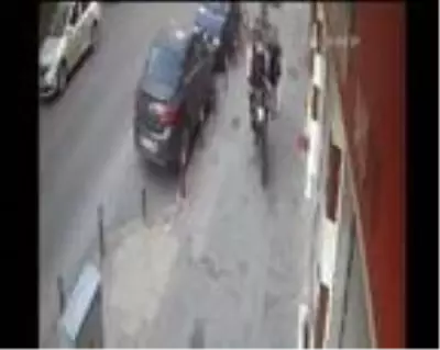 (Kapkaç fotoğraflarıyla) - Yavuz Bingöl'ün menajerinin motosikletini çalıp kapkaçta kullanmışlar (Kapkaç fotoğraflarıyla) - Yavuz Bingöl'ün menajerinin motosikletini çalıp kapkaçta kullanmışlar
