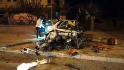 Kediye çarpmamak için canını hiçe saydı, önce çöp konteynerına ardından direğe çarptı