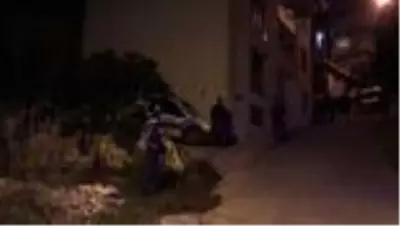 Kocaeli'de bir kişi silahla eşini ve oğlunu öldürüp intihar etti Kocaeli'de bir kişi silahla eşini ve oğlunu öldürüp intihar etti