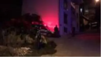 Kocaeli'de bir kişi silahla eşini ve oğlunu öldürüp intihar etti Kocaeli'de bir kişi silahla eşini ve oğlunu öldürüp intihar etti