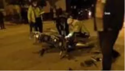 Motosikletle otomobil çarpıştı: 3 yaralı