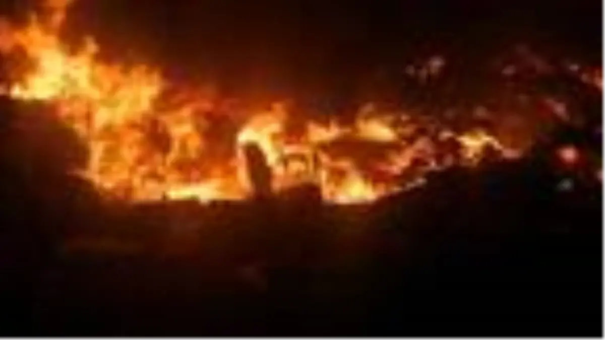 Otellerin çöplerini attığı arazide yangın