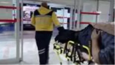 Otomobil yoldan çıktı: 3 yaralı Otomobil yoldan çıktı: 3 yaralı