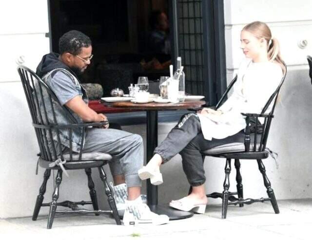 Patrice Evra, model sevgilisi Margaux Alexandra ile nişanlandı