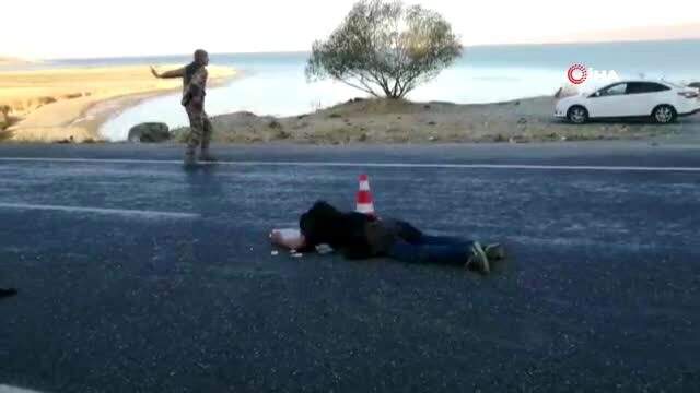 Son Dakika! Van'da mültecileri taşıyan minibüs kaza yaptı: 2 ölü, 22 yaralı