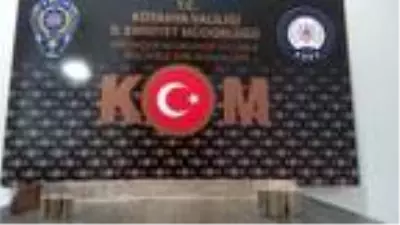 Tarihi Kur'an-ı Kerim'i 10 bin liraya satmak isterken yakalandı Tarihi Kur'an-ı Kerim'i 10 bin liraya satmak isterken yakalandı
