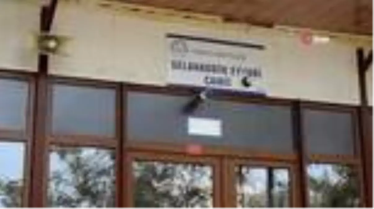 Yeni doğmuş erkek bebek cami avlusuna terk edilmiş halde bulundu