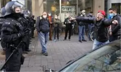 - Frankfurt'ta Covid-19 önlemleri karşıtı protestoya polis müdahalesi - Frankfurt'ta Covid-19 önlemleri karşıtı protestoya polis müdahalesi