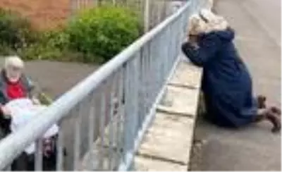 Son dakika haber | İngiltere'de koronavirüs, 52 yıllık çifti böyle ayırdı Son dakika haber | İngiltere'de koronavirüs, 52 yıllık çifti böyle ayırdı