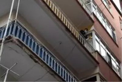 Malatya'da balkondan düşen kadın ağır yaralandı Malatya'da balkondan düşen kadın ağır yaralandı