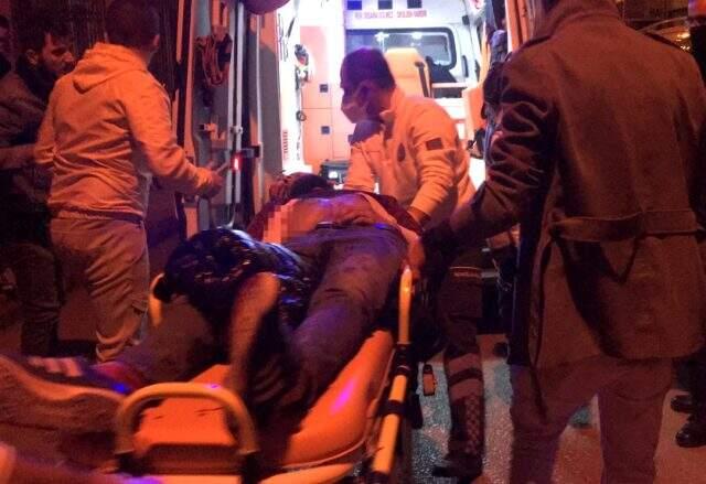 'Ne bakıyorsun' tartışmasında silahlar çekildi: 1'i ağır 2 yaralı 'Ne bakıyorsun' tartışmasında silahlar çekildi: 1'i ağır 2 yaralı