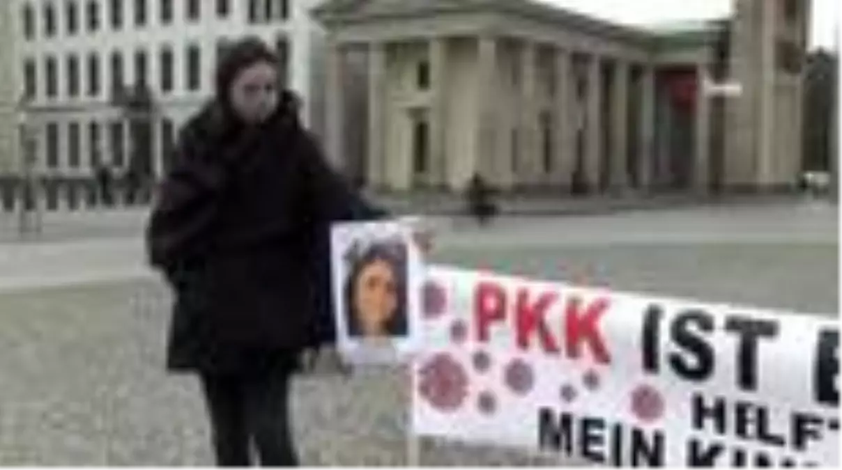Son dakika haberleri! - PKK tarafından kızı kaçırılan annenin evlat nöbeti aralıksız sürüyor- Anne Maide T. 1 yıldır uzak kaldığı kızı Nilüfer'i hasretle bekliyor