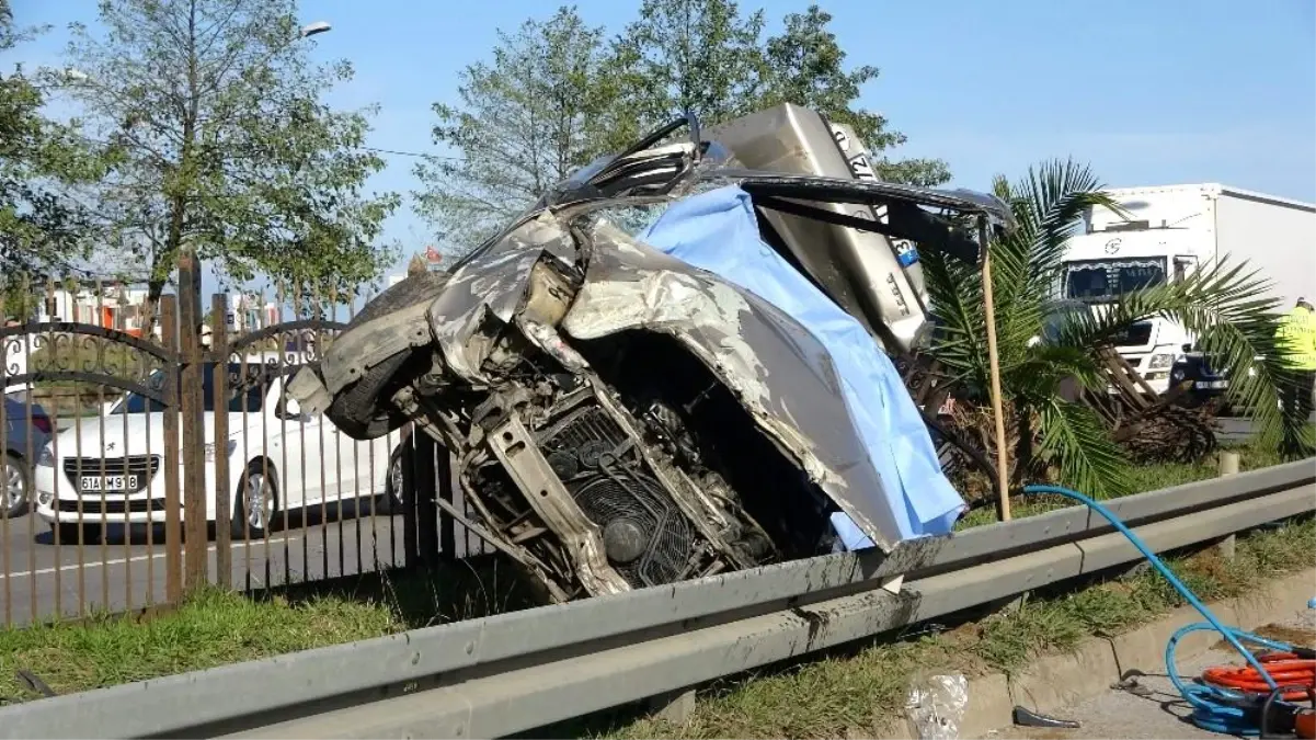 Trabzon Da Kopru Ayagina Carpan Otomobilde 2 Kisi Oldu 3 Kisi Agir Yarali Son Dakika