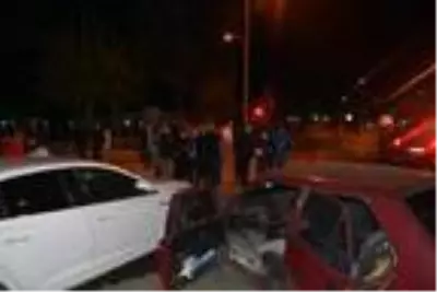 Son dakika haber: 1'i çocuk 2 kişinin yaralandığı kazayı, film gibi izlediler Son dakika haber: 1'i çocuk 2 kişinin yaralandığı kazayı, film gibi izlediler