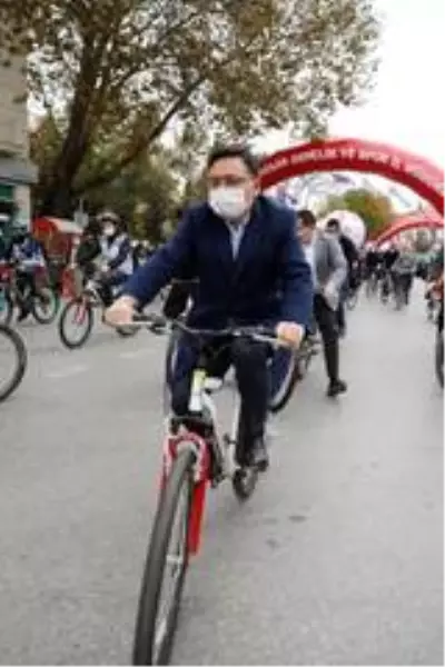 Afyonkarahisar'da pedallar Sevgi Yılı Projesi için çevrildi Afyonkarahisar'da pedallar Sevgi Yılı Projesi için çevrildi