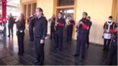 Atatürk'ün Diyarbakır'a gelişinin 83. yıl dönümü törenle kutlandı Atatürk'ün Diyarbakır'a gelişinin 83. yıl dönümü törenle kutlandı