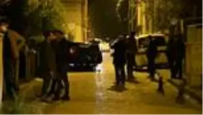 Bahçe duvarına çarpan otomobil devrildi Bahçe duvarına çarpan otomobil devrildi