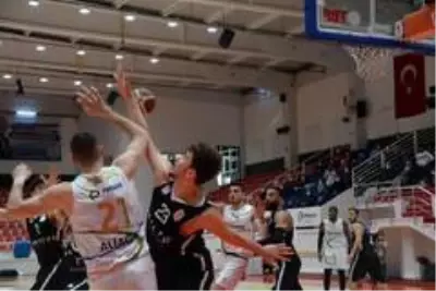 Basketbol Süper Ligi: Aliağa Petkim Spor: 82 - Beşiktaş : 72 Basketbol Süper Ligi: Aliağa Petkim Spor: 82 - Beşiktaş : 72