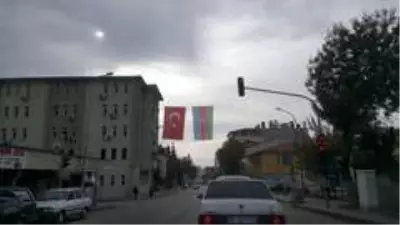 Besni Azerbaycan ve Türk Bayrakları ile donatıldı Besni Azerbaycan ve Türk Bayrakları ile donatıldı