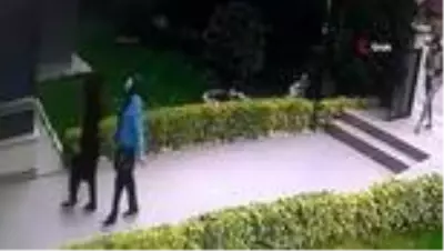 Çete hırsızlar güvenlik kamerasında...Çocuklar bisikleti, kadınlar ayakkabıları çaldı Çete hırsızlar güvenlik kamerasında...Çocuklar bisikleti, kadınlar ayakkabıları çaldı