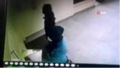 Çete hırsızlar güvenlik kamerasında...Çocuklar bisikleti, kadınlar ayakkabıları çaldı Çete hırsızlar güvenlik kamerasında...Çocuklar bisikleti, kadınlar ayakkabıları çaldı