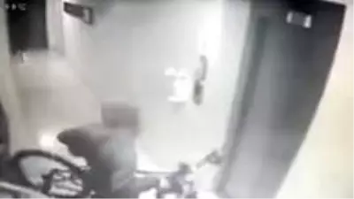 Çete hırsızlar güvenlik kamerasında...Çocuklar bisikleti, kadınlar ayakkabıları çaldı Çete hırsızlar güvenlik kamerasında...Çocuklar bisikleti, kadınlar ayakkabıları çaldı