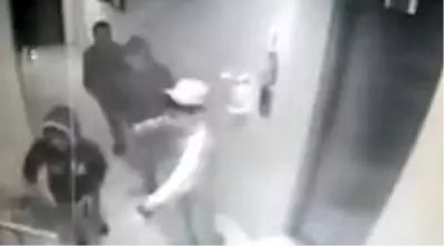Çete hırsızlar güvenlik kamerasında...Çocuklar bisikleti, kadınlar ayakkabıları çaldı Çete hırsızlar güvenlik kamerasında...Çocuklar bisikleti, kadınlar ayakkabıları çaldı