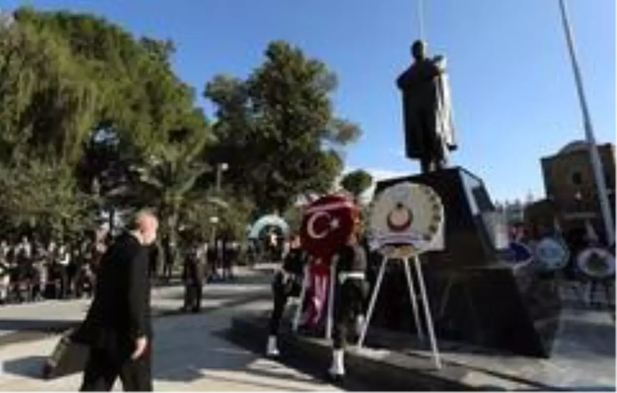 Cumhurbaşkanı Erdoğan KKTC'de Atatürk Anıtı'na çelenk bıraktı