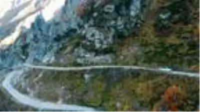 'Dünyanın en tehlikeli yolu'ndan geçmek cesaret istiyor 'Dünyanın en tehlikeli yolu'ndan geçmek cesaret istiyor