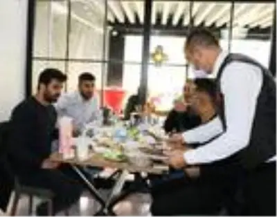 Erzurum'un meşhur Cağ Kebabı, Vanlıların damak tadına sunuldu Erzurum'un meşhur Cağ Kebabı, Vanlıların damak tadına sunuldu