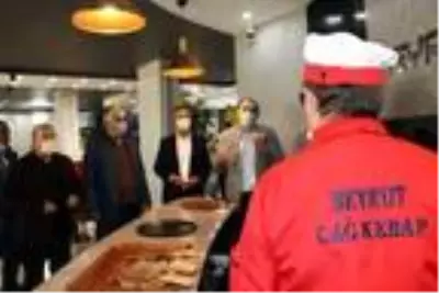 Erzurum'un meşhur Cağ Kebabı, Vanlıların damak tadına sunuldu Erzurum'un meşhur Cağ Kebabı, Vanlıların damak tadına sunuldu