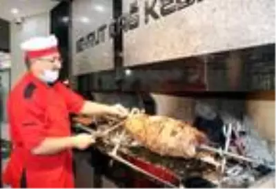 Erzurum'un meşhur Cağ Kebabı, Vanlıların damak tadına sunuldu Erzurum'un meşhur Cağ Kebabı, Vanlıların damak tadına sunuldu