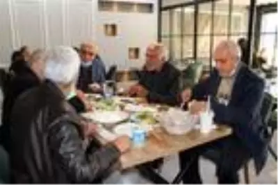 Erzurum'un meşhur Cağ Kebabı, Vanlıların damak tadına sunuldu Erzurum'un meşhur Cağ Kebabı, Vanlıların damak tadına sunuldu