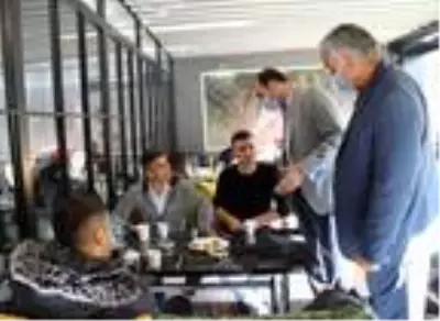 Erzurum'un meşhur Cağ Kebabı, Vanlıların damak tadına sunuldu Erzurum'un meşhur Cağ Kebabı, Vanlıların damak tadına sunuldu